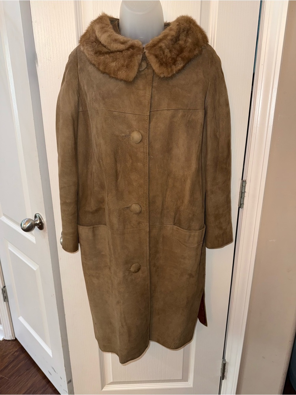 Vintage Women's Brown Suede Coat with Fur Collar
